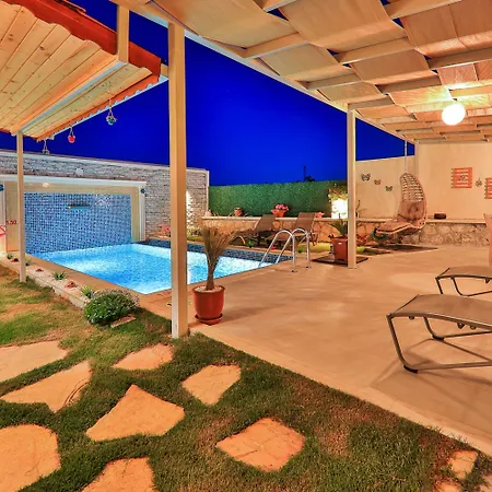 W Pool And Garden 10 Min To In וילה *