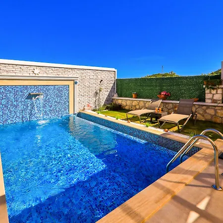 W Pool And Garden 10 Min To In וילה קס