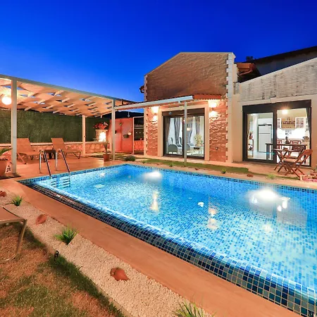 W Pool And Garden 10 Min To In